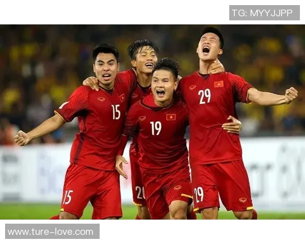 沪港足球明星阵容揭晓球迷期待精彩对决与激情碰撞